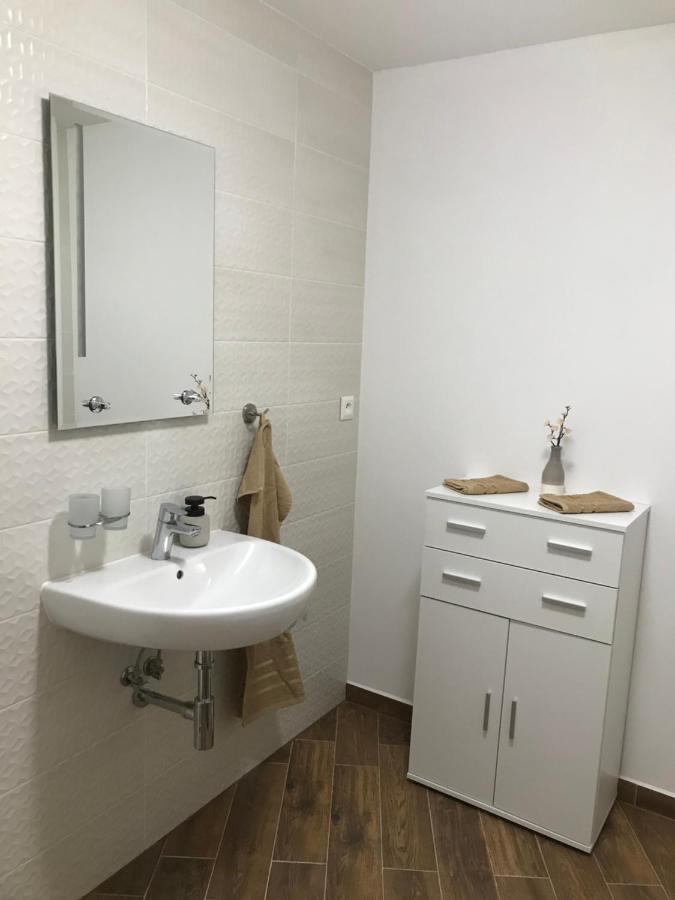 My Mara Maja Apartman C 4 เบเชนยอวา ภายนอก รูปภาพ